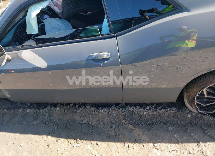 Photo 13 of 2019 Dodge Challenger SXT (VIN 2C3CDZAGXKH701875)