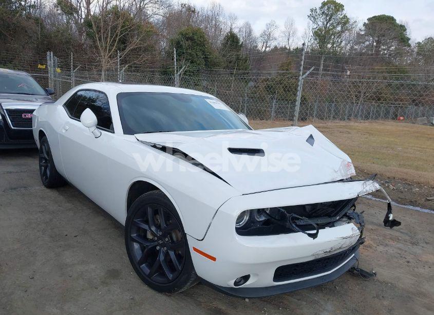 2022 Dodge Challenger SXT (VIN 2C3CDZAGXNH205804) main photo