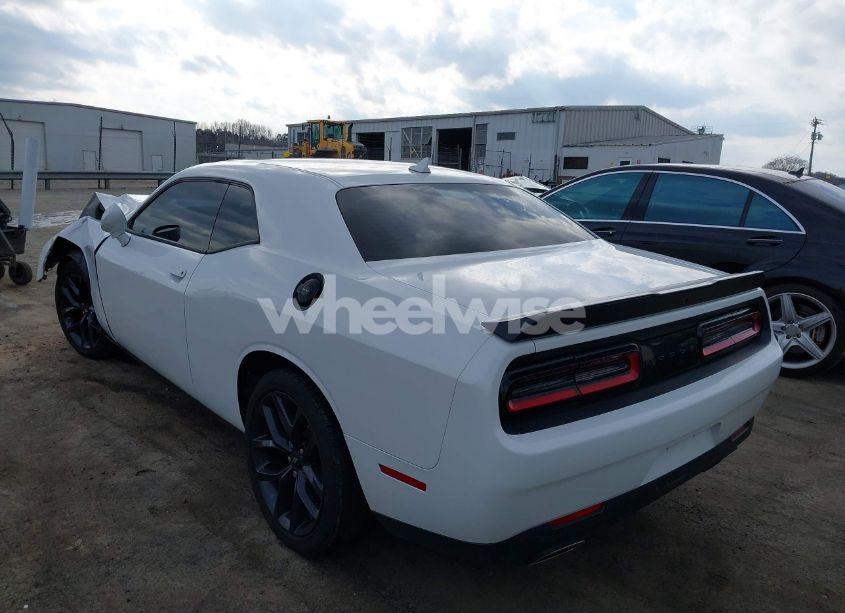 Photo 3 of 2022 Dodge Challenger SXT (VIN 2C3CDZAGXNH205804)