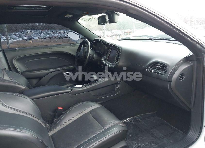 Photo 5 of 2022 Dodge Challenger SXT (VIN 2C3CDZAGXNH205804)