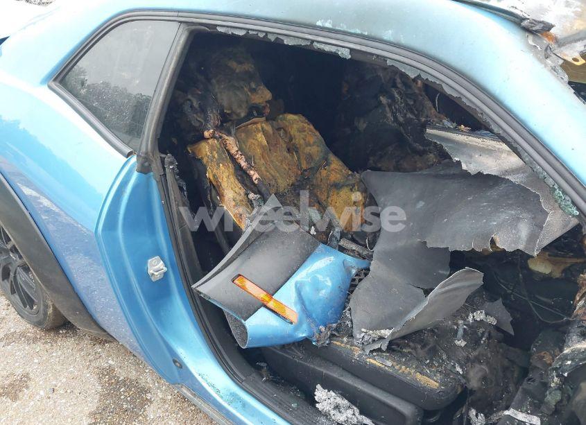 Photo 8 of 2016 Dodge Challenger R/T (VIN 2C3CDZBT0GH184881)