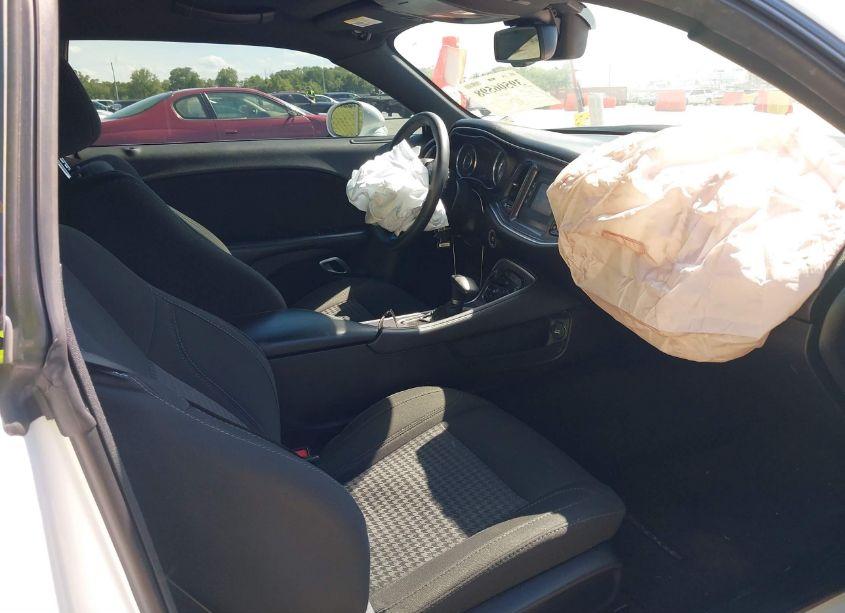 Photo 5 of 2016 Dodge Challenger R/T (VIN 2C3CDZBT2GH193663)