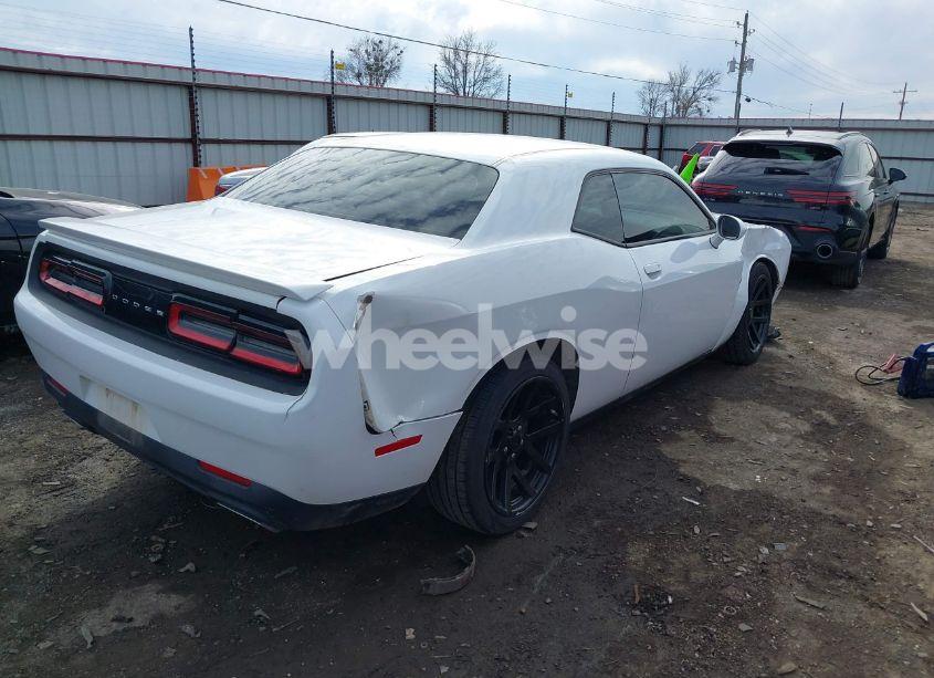 Photo 4 of 2016 Dodge Challenger R/T (VIN 2C3CDZBT2GH285176)