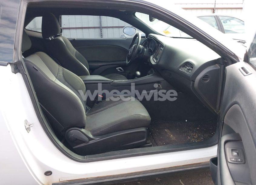 Photo 5 of 2016 Dodge Challenger R/T (VIN 2C3CDZBT2GH285176)