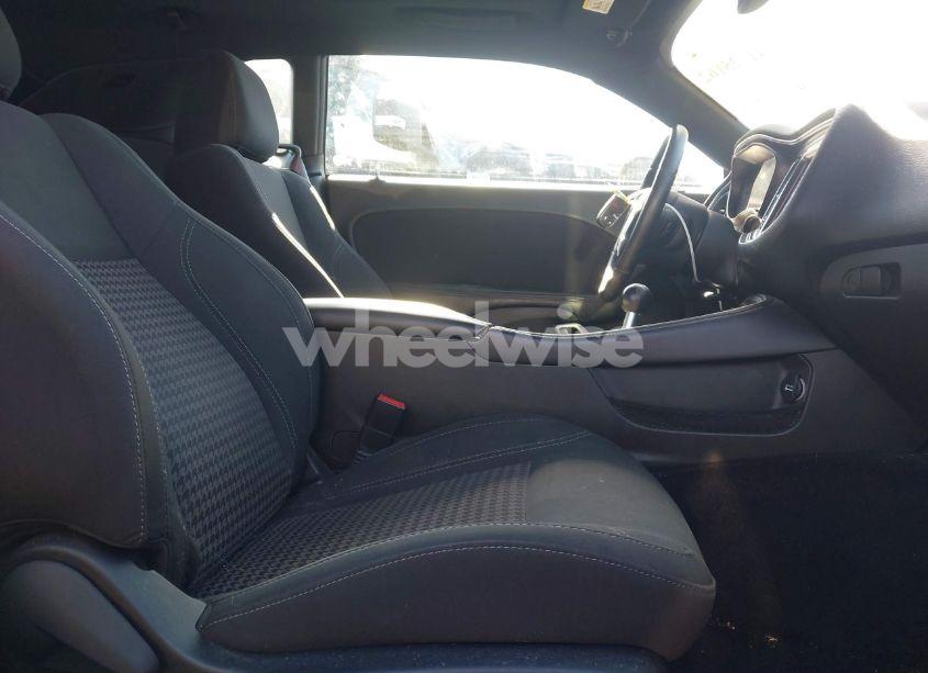 Photo 5 of 2016 Dodge Challenger R/T (VIN 2C3CDZBT2GH308908)