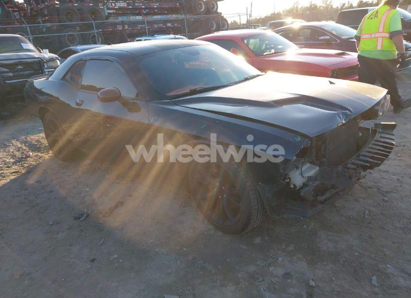 2016 Dodge Challenger R/T (VIN 2C3CDZBT4GH119984) main photo