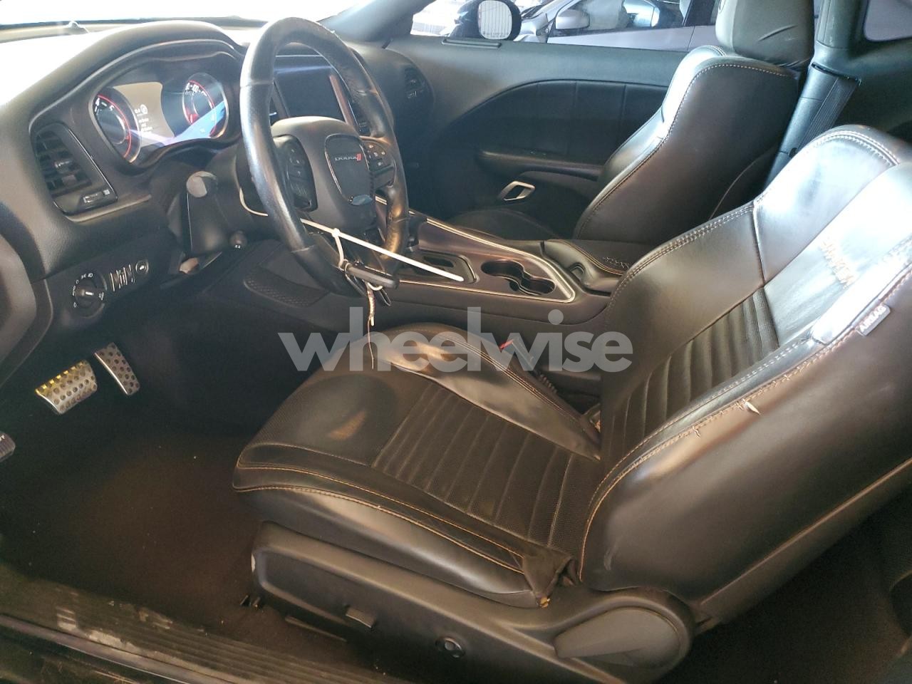 Photo 7 of 2016 DODGE CHALLENGER R/T (VIN 2C3CDZBT4GH195415)