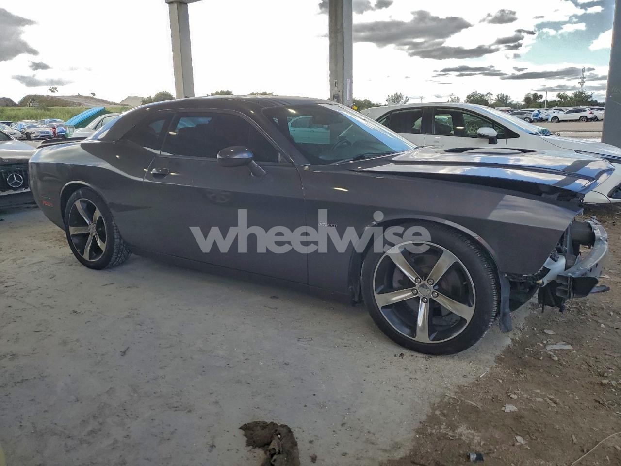 Photo 4 of 2016 DODGE CHALLENGER R/T (VIN 2C3CDZBT7GH309245)