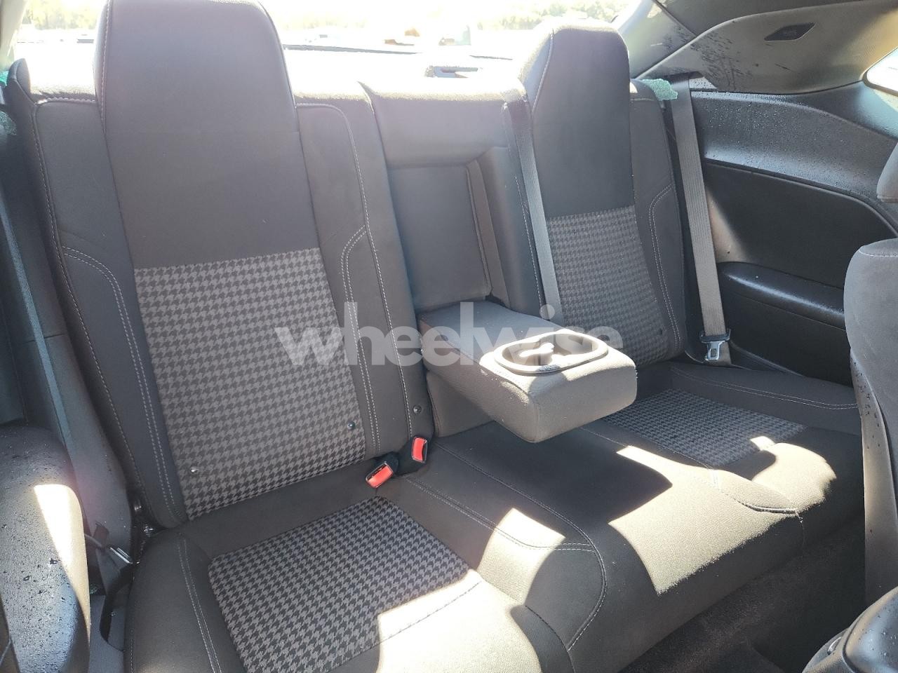 Photo 10 of 2018 DODGE CHALLENGER R/T (VIN 2C3CDZBT7JH178633)