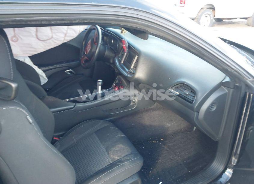 Photo 5 of 2016 Dodge Challenger R/T (VIN 2C3CDZBTXGH353577)