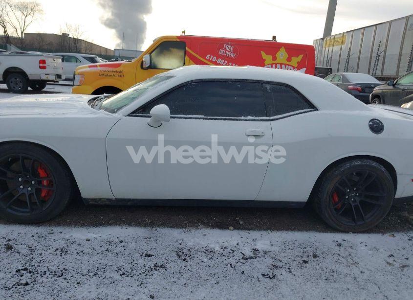 Photo 13 of 2016 Dodge Challenger SRT HELLCAT (VIN 2C3CDZC92GH152954)