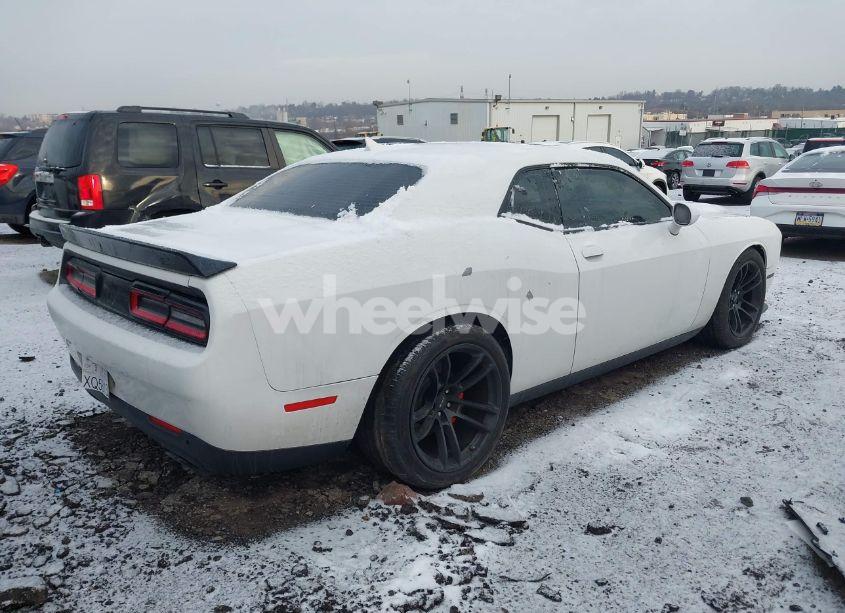 Photo 4 of 2016 Dodge Challenger SRT HELLCAT (VIN 2C3CDZC92GH152954)