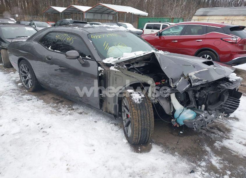 2016 Dodge Challenger SRT 392 (VIN 2C3CDZDJ1GH125463) main photo
