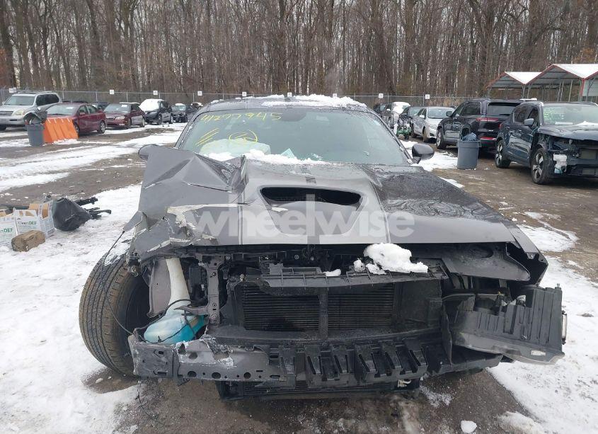 Photo 12 of 2016 Dodge Challenger SRT 392 (VIN 2C3CDZDJ1GH125463)