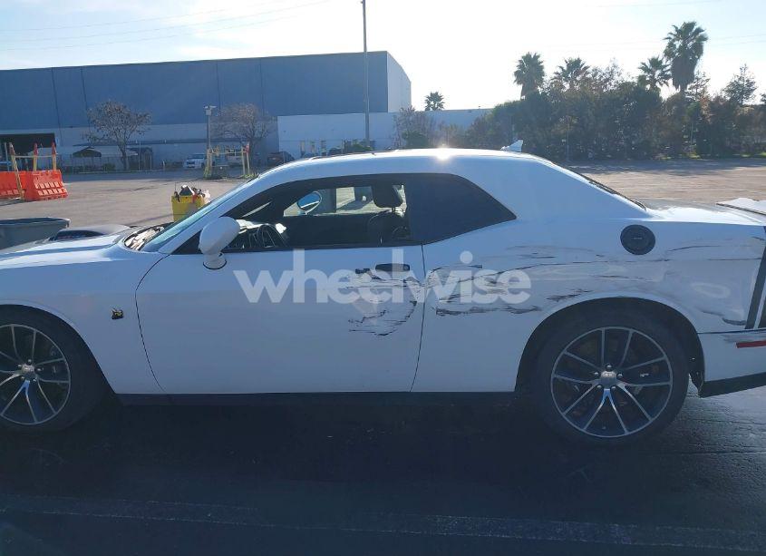 Photo 14 of 2016 Dodge Challenger 392 HEMI SCAT PACK SHAKER (VIN 2C3CDZFJ2GH332103)