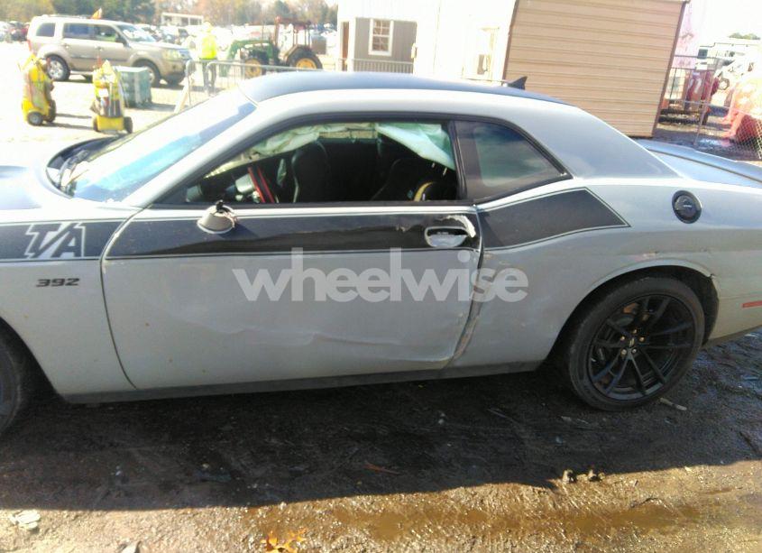 Photo 6 of 2021 Dodge Challenger R/T SCAT PACK (VIN 2C3CDZFJ2MH673867)