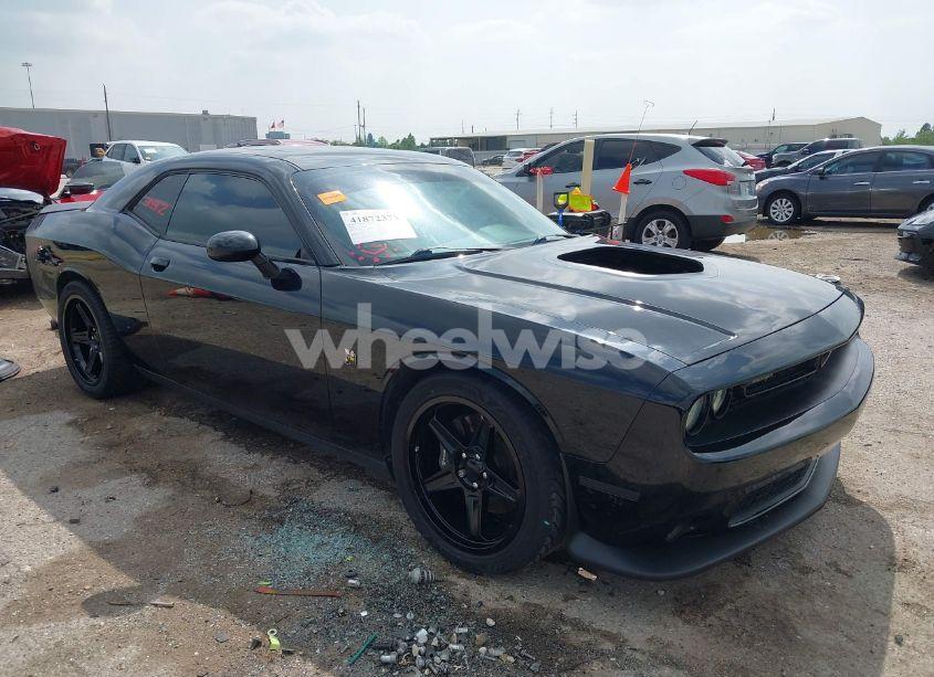 2016 Dodge Challenger 392 HEMI SCAT PACK SHAKER (VIN 2C3CDZFJ3GH334930) main photo
