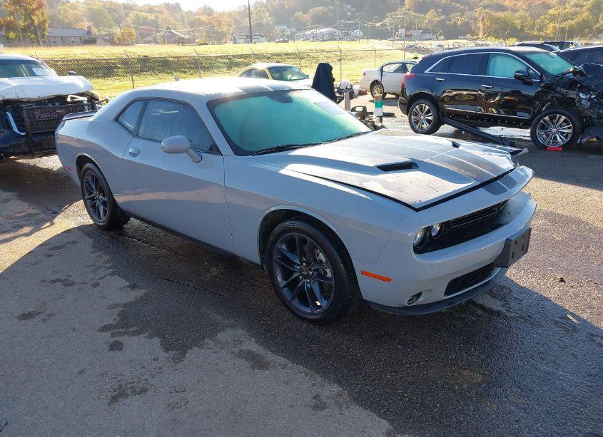 2021 Dodge Challenger SXT AWD (VIN 2C3CDZGG8MH611215) main photo