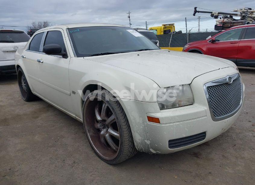 2005 Chrysler 300 (VIN 2C3JA43R75H627448) main photo