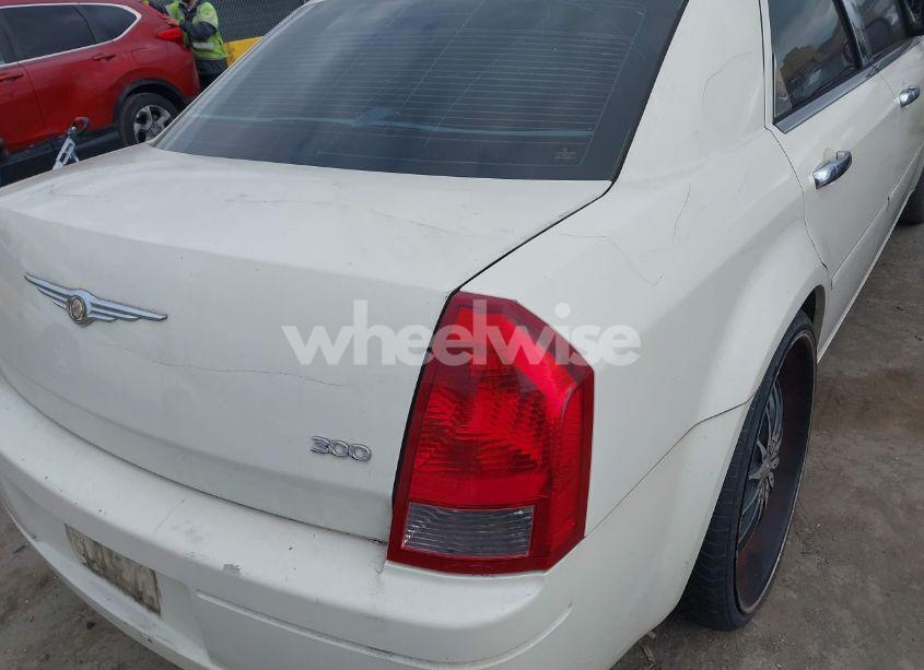 Photo 13 of 2005 Chrysler 300 (VIN 2C3JA43R75H627448)