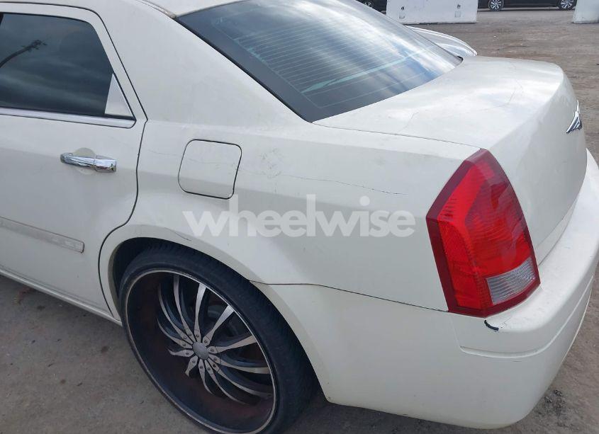 Photo 14 of 2005 Chrysler 300 (VIN 2C3JA43R75H627448)