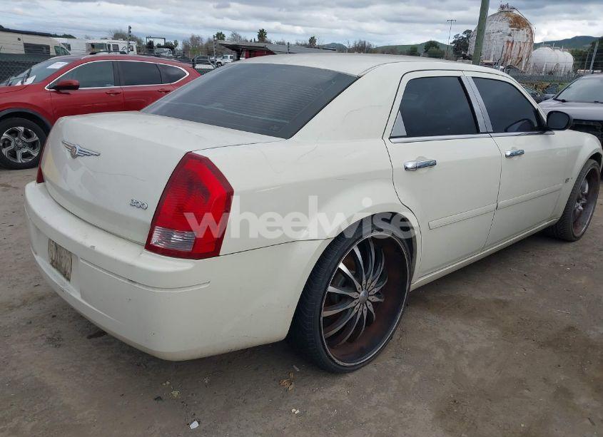 Photo 4 of 2005 Chrysler 300 (VIN 2C3JA43R75H627448)