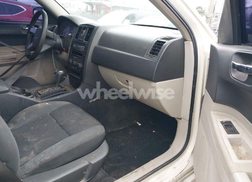 Photo 5 of 2005 Chrysler 300 (VIN 2C3JA43R75H627448)