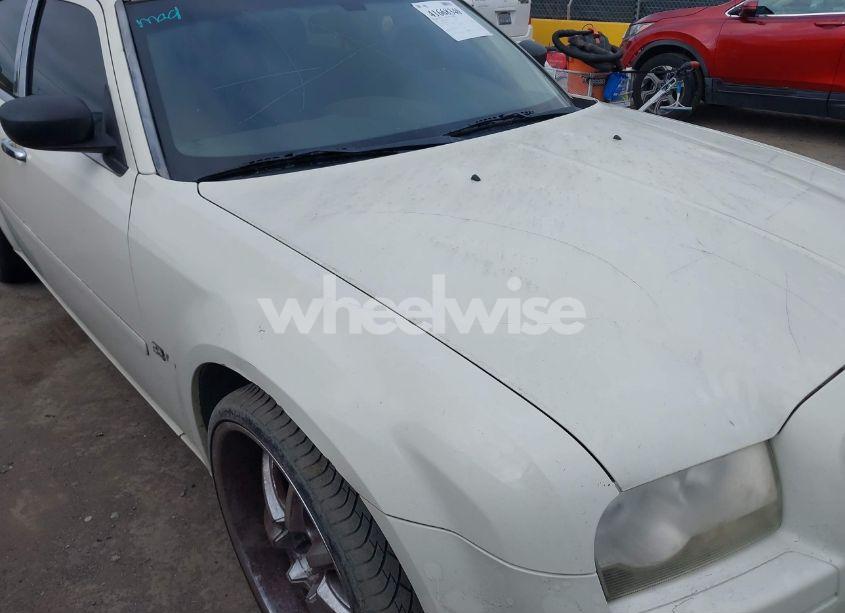 Photo 6 of 2005 Chrysler 300 (VIN 2C3JA43R75H627448)