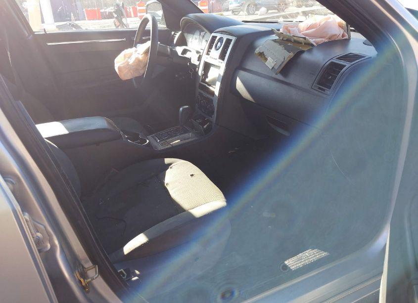 Photo 5 of 2005 Chrysler 300 (VIN 2C3JA43R85H594654)