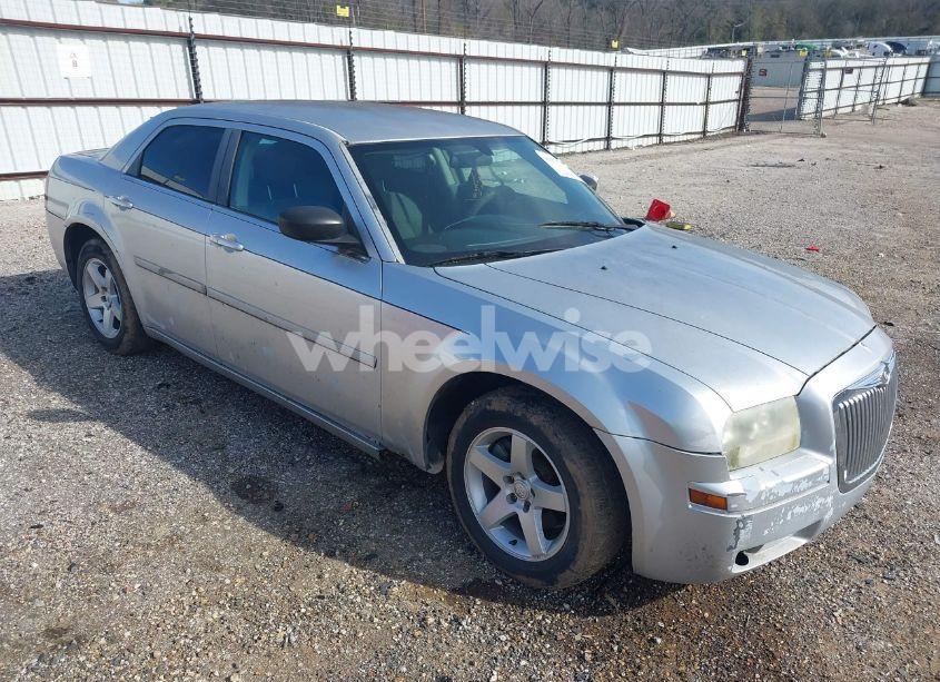 2005 Chrysler 300 (VIN 2C3JA43R95H523561) main photo