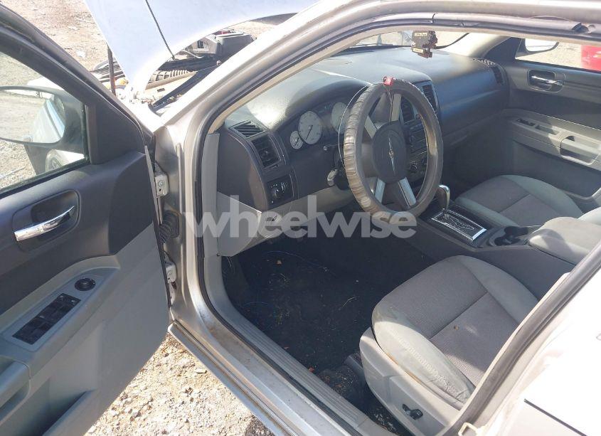 Photo 16 of 2005 Chrysler 300 (VIN 2C3JA43R95H523561)