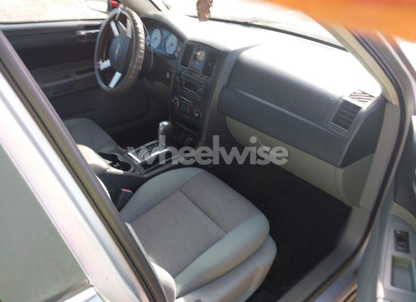 Photo 5 of 2005 Chrysler 300 (VIN 2C3JA43R95H523561)