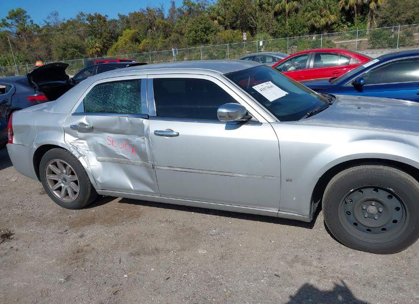 Photo 13 of 2005 Chrysler 300 (VIN 2C3JA43R95H610019)