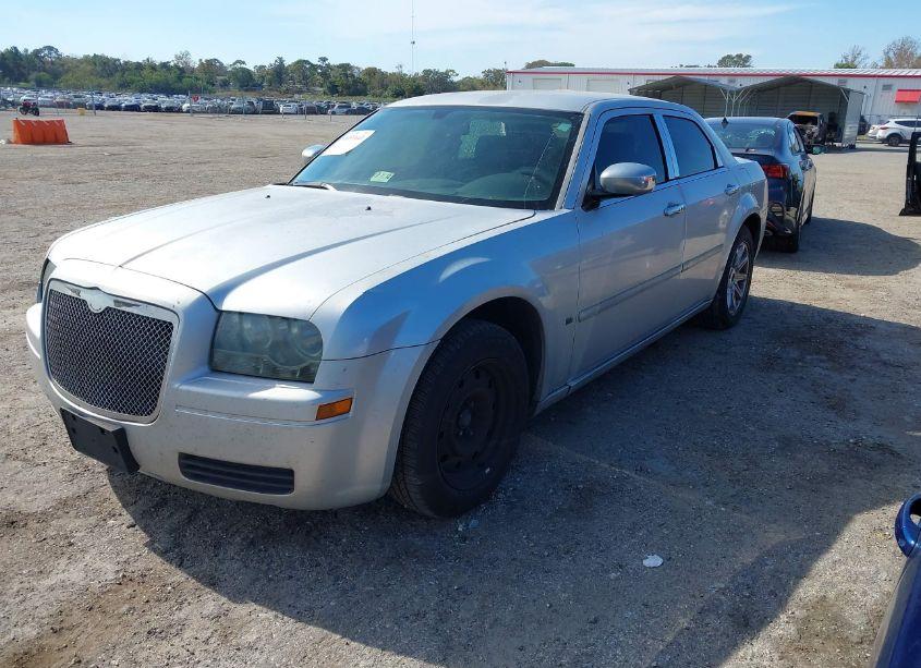 Photo 2 of 2005 Chrysler 300 (VIN 2C3JA43R95H610019)