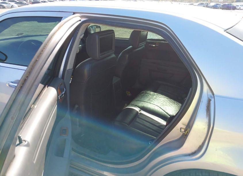 Photo 8 of 2005 Chrysler 300 (VIN 2C3JA43R95H610019)