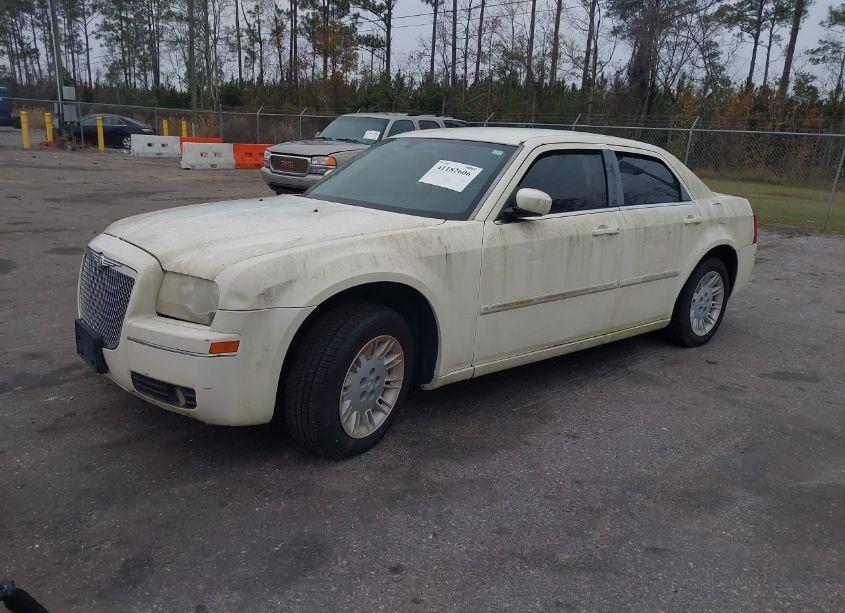 Photo 2 of 2005 Chrysler 300 TOURING (VIN 2C3JA53G15H627675)