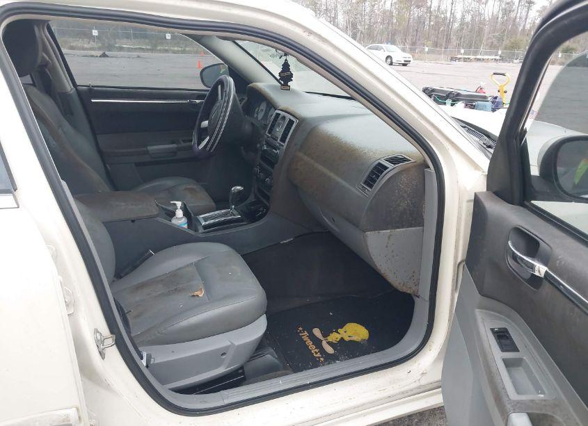 Photo 5 of 2005 Chrysler 300 TOURING (VIN 2C3JA53G15H627675)