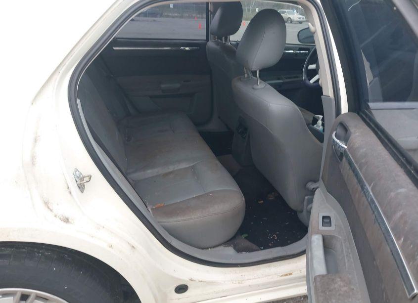 Photo 8 of 2005 Chrysler 300 TOURING (VIN 2C3JA53G15H627675)