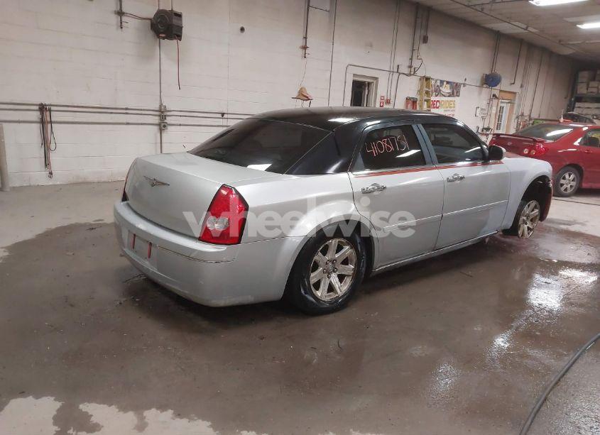 Photo 4 of 2005 Chrysler 300 (VIN 2C3JA53G65H686964)