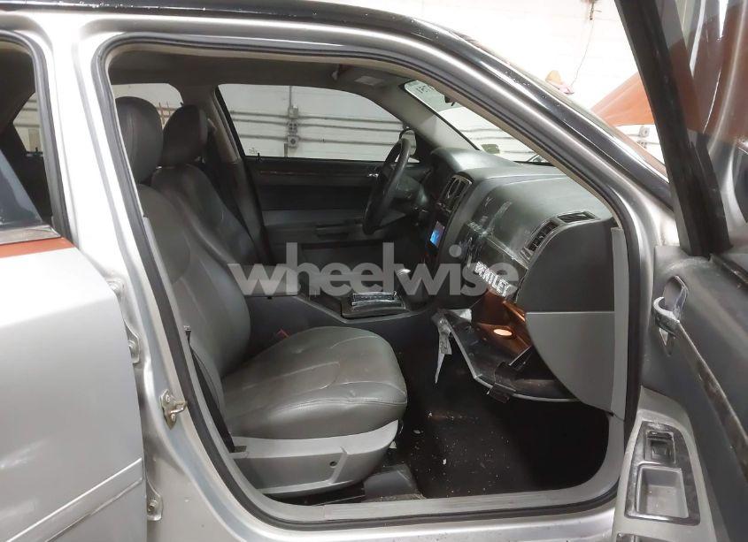 Photo 5 of 2005 Chrysler 300 (VIN 2C3JA53G65H686964)