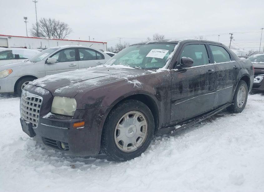 Photo 2 of 2005 Chrysler 300 TOURING (VIN 2C3JA53G85H132423)
