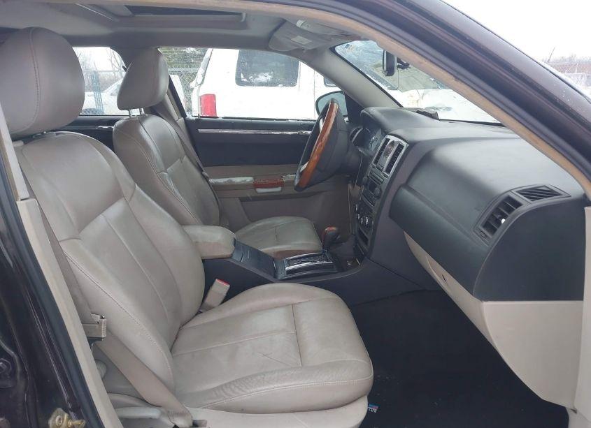 Photo 5 of 2005 Chrysler 300 TOURING (VIN 2C3JA53G85H132423)