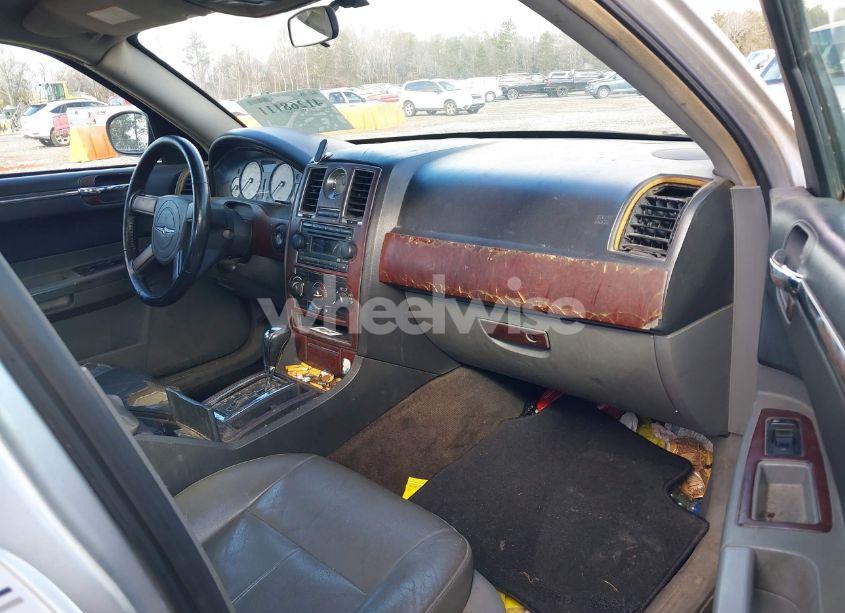 Photo 5 of 2005 Chrysler 300 TOURING (VIN 2C3JA53G85H184747)