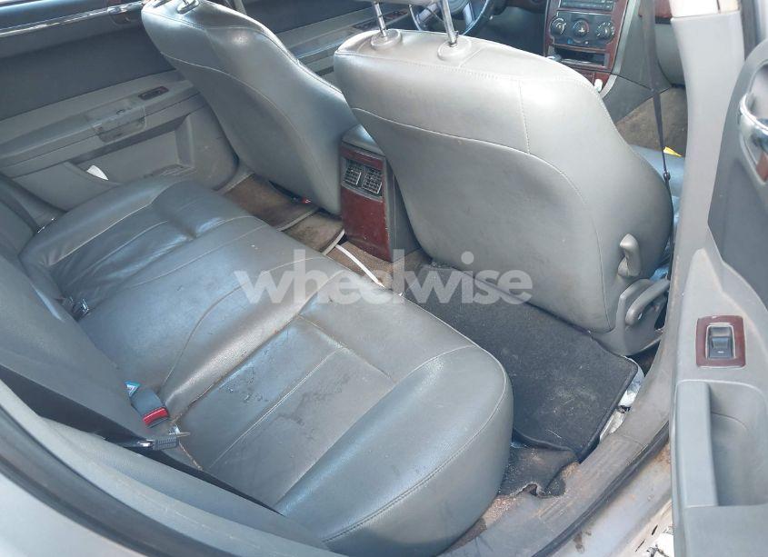 Photo 8 of 2005 Chrysler 300 TOURING (VIN 2C3JA53G85H184747)