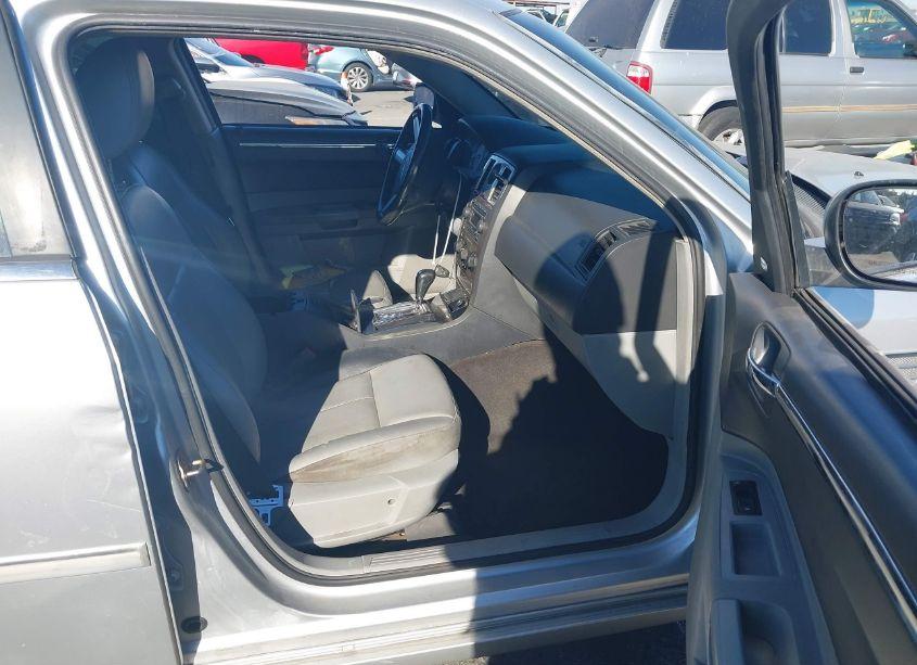 Photo 5 of 2006 Chrysler 300 TOURING (VIN 2C3KA53GX6H515804)