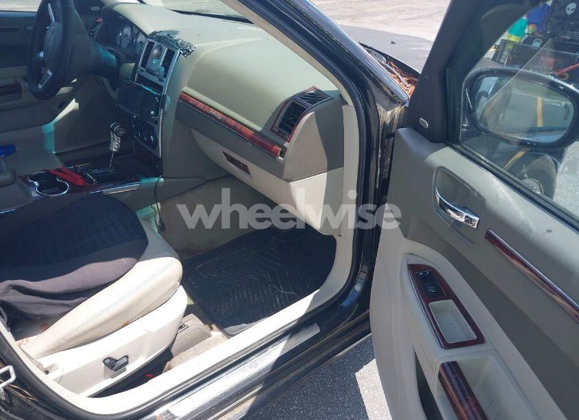 Photo 5 of 2008 Chrysler 300c HEMI (VIN 2C3KA63HX8H331805)