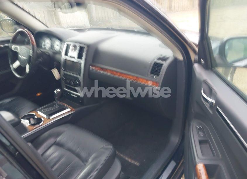 Photo 5 of 2009 Chrysler 300c HEMI (VIN 2C3KA63T09H591975)