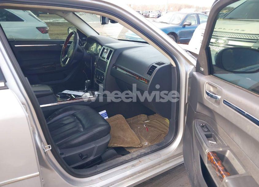 Photo 5 of 2009 Chrysler 300c HEMI (VIN 2C3KA63T19H631108)