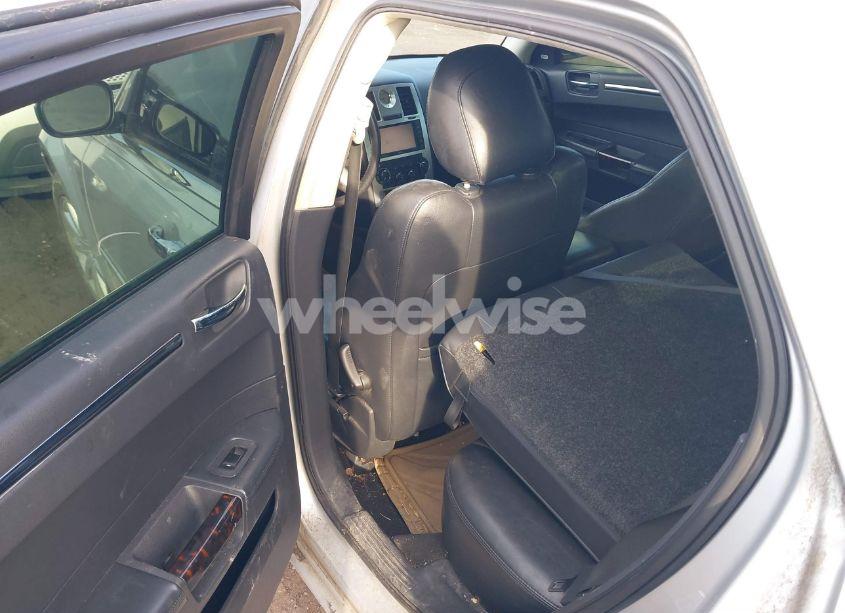 Photo 8 of 2009 Chrysler 300c HEMI (VIN 2C3KA63T19H631108)