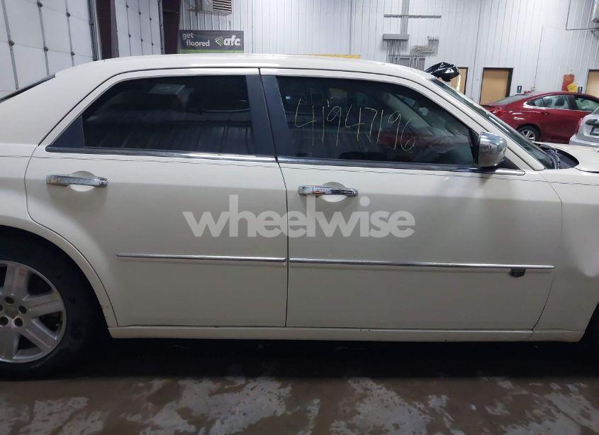 Photo 13 of 2009 Chrysler 300c HEMI (VIN 2C3KA63T39H512072)